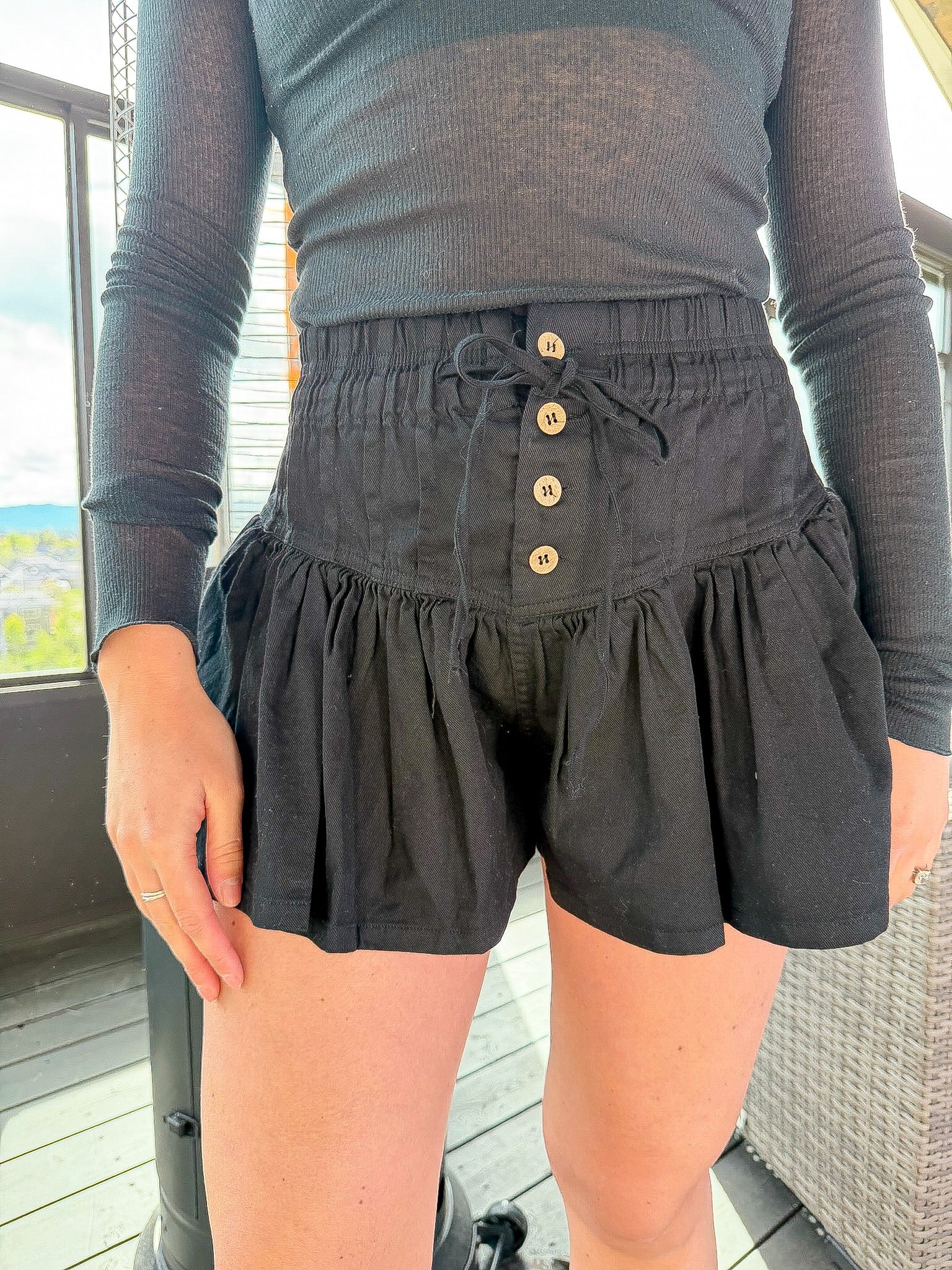 flutter button front shorts